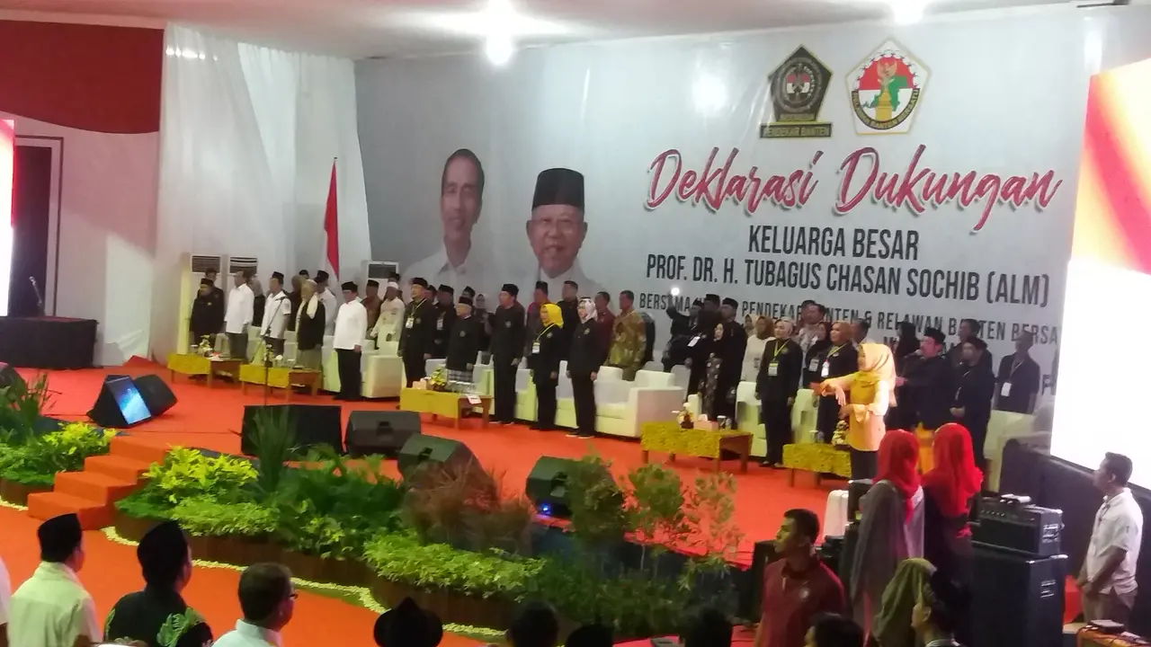 Calon presiden nomor urut 01 Jokowi mendapat dukungan dari keluarga besar almarhum Tubagus Chasan Sochib di Banten. (Liputan6.com/Hanz Salim)
