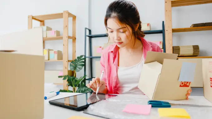 Perempuan Berbisnis dari Rumah