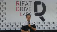 Pereli nasional Rifat Sungkar resmi membuka sekolah safety driving, Rifat Drive Labs (RDL).