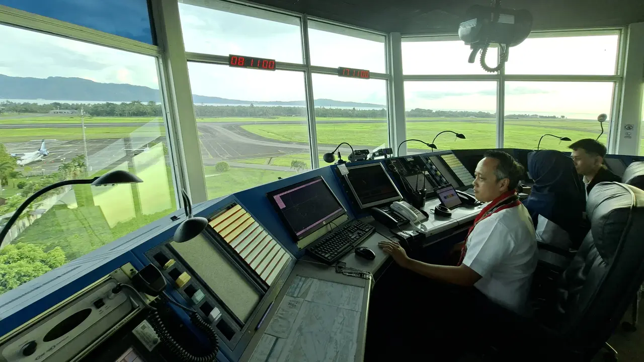 Direktur Operasi AirNav Indonesia, Setio Anggoro, di Airnav Indonesia Cabang Ambon, Senin (29/12/2025). (Dok AirNav)