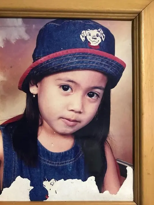 Rupanya sejak kecil Feli memang sudah punya pembawaan lucu dan menggemaskan. Ia sempat mengunggah beberapa foto lawas di Instagram. [Instagram @felicyaangelista_]