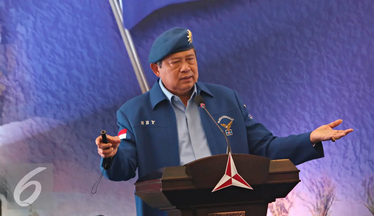 Ketum Partai Demokrat, SBY menyampaikan pemaparan saat Penataran Pimpinan dan Kader Partai Demokrat, Jawa Barat, Senin (28/3). Penataran berlangsung hingga 2 April 2016 bertema “Negara, Pemerintahan, dan Sistem Nasional”. (Liputan6.com/Immanuel Antonius)