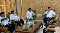 Mantan Ketua Umum Majelis Ulama Indonesia (MUI) Din Syamsuddin menyambangi DPP PKB, Jakarta Pusat, Jumat (3/11/2023). Dia disambut Ketua Umum PKB Muhaimin Iskandar (Cak Imin) dan jajaran DPP PKB lainnya.