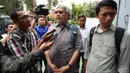 Mantan Menhut M.S Kaban memberi keterangan usai mengunjungi mantan Menkes Siti Fadilah Supari di Rutan Pondok Bambu, Jakarta, Kamis (10/11). Kunjungan tersebut sebagai bentuk solidaritasnya sesama mantan menteri di era SBY. (Liputan6.com/Johan Tallo)