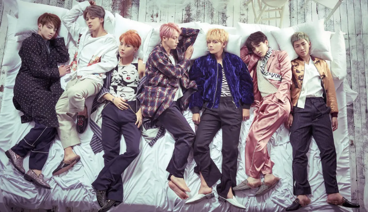 BTS Voyage merupakan acara yang memperlihat para personel BTS pergi liburan tanpa manager. Mereka pergi ke luar negeri, hanya berbekal tas dan mereka melakukan semuanya sendiri. (Foto: Soompi.com)