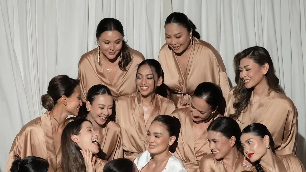 5 Potret Luna Maya Pakai Bridal Robe Bareng Bridesmaid, Memukau dari Persiapan