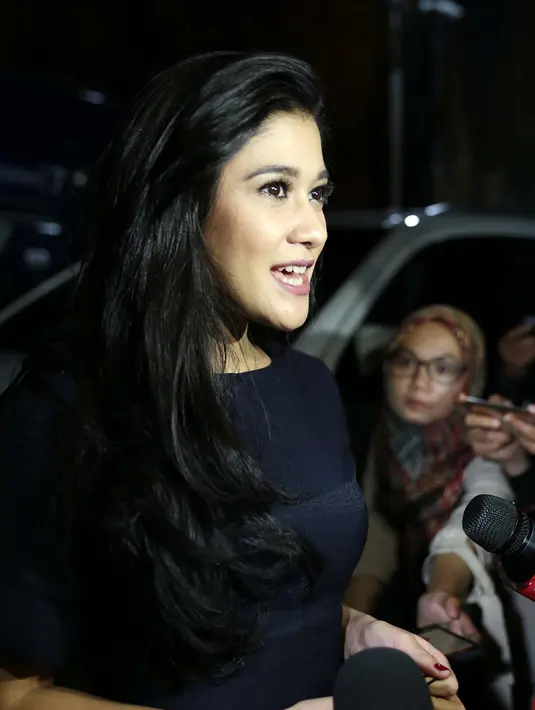 Restu dari keluarga juga telah didapatkan oleh kedua pasangan ini. Naysila mengaku menjalin hubungan baik dengan keluarga kekasihnya. Begitu juga dengan calon suaminya pada keluarganya. (Deki Prayoga/Bintang.com)