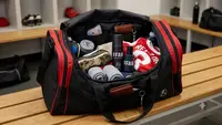 5 Barang Wajib di Football Bag, Jangan Sampai Lupa Bawa Parfum