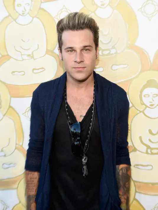 Melansir Hollywoodlife.com, TMZ melaporkan bahwa Avril dan Ryan terlihat sedang asik kencan dengan makan malam bersama. Keduanya terlihat sangat romantis, saling menatap mata satu sama lain. (AFP/Bintang.com)