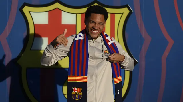 Barcelona Perkenalkan Vitor Roque
