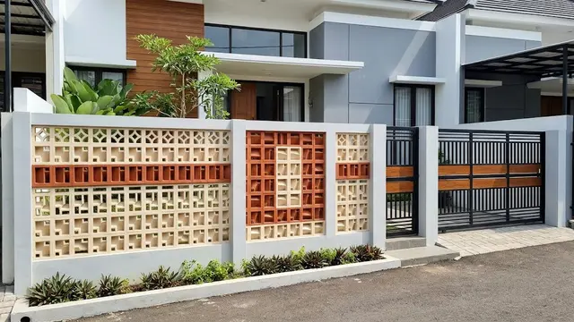 Model Pagar Roster Warna Terakota dan Krem yang Cocok untuk Rumah Minimalis