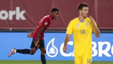 Pemain Spanyol, Ansu Fati, melakukan selebrasi usai mencetak gol ke gawang Ukraina pada laga UEFA Nations League Estadio Alfredo Di Stefano, Senin (7/9/2020). Spanyol menang 4-0 atas Ukraina. (AP Photo/Bernat Armangue)