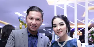 Gading Marten dan Gisella Anastasia sangat percaya dengan adanya rezeki setelah menikah dan punya anak. Gading dan Gisel ingin anaknya menikmati masa anak-anaknya terlebih dulu. (Andy Masela/Bintang.com)