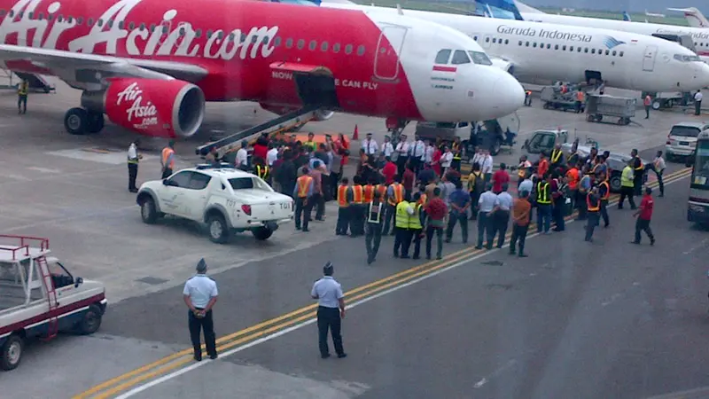  Jenazah penumpang AirAsia Khairunisa diterbangkan ke Palembang