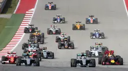 Suasana balapan F1 GP Amerika Serikat sesaat setelah start di Sirkuit Americas, Austin, Senin (24/10/2016) dini hari WIB. (Reuters/Adrees Latif)