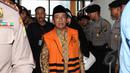 Fuad Amin Imron berjalan usai menjalani sidang di Pengadilan Tipikor, Jakarta, Rabu (13/5/2015). Fuad terlibat kasus dugaan suap jual beli pasokan gas alam di Gresik dan Gili Timur, Bangkalan. (Liputan6.com/Helmi Afandi)