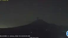 ​Semeru Erupsi 5 Kali dalam 1,5 Jam, Ini Batas Aman bagi Warga