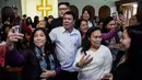 Peniru Presiden Filipina Rodrigo Duterte, Cresencio Extreme ditemani peniru pemimpin Korea Utara Kim Jong Un, Howard X menghadiri kebaktian gereja di Hong Kong, 3 Februari 2019. Kunjungan tak terduga keduanya membuat heboh Hong Kong (ISAAC LAWRENCE/AFP)