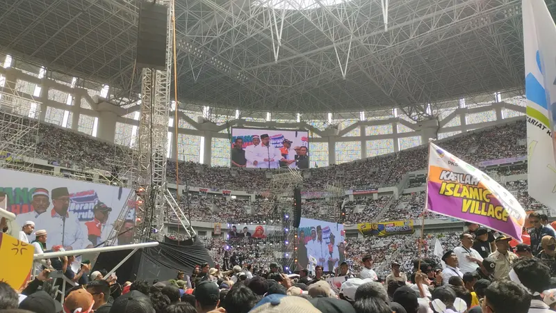 Ketua Majelis Syuro Partai Keadilan Sejahtera (PKS) Salim Segaf Aljufri hadir dalam kampanye akbar terakhir capres dan cawapres nomor urut satu Anies Baswedan-Muhaimin Iskandar (AMIN) di Jakarta Internasional Stadium (JIS) (Liputan6.com/Winda Nelfira)