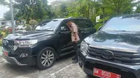 Mobil dinas milik Pemerintah Kabupaten Kampar yang disita Kejati Riau karena digunakan orang yang tidak berhak. (Liputan6.com/M Syukur)