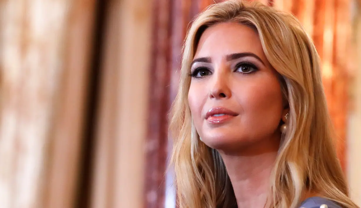 Ivanka Trump saat menghadiri TIP 2017 di Departemen Luar Negeri di Washington, AS (27/6). Menjabat sebagai penasihat utama Presiden AS, Ivanka Trump yang juga putri sulung Donald Trump mengatakan fokus pada perdagangan manusia. (AP Photo/Jacquelyn Martin)