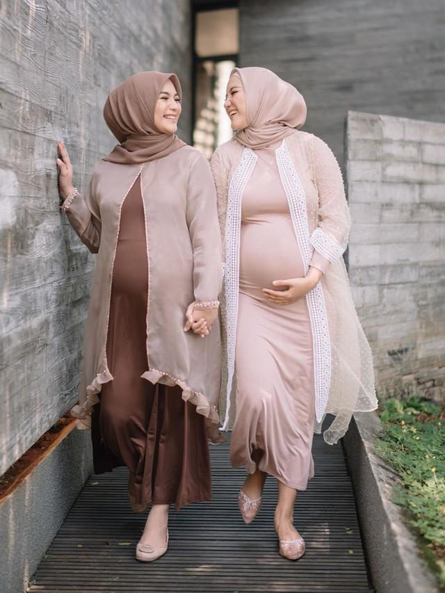 6 Potret Maternity Shoot Citra Kirana dan Erica Putri
