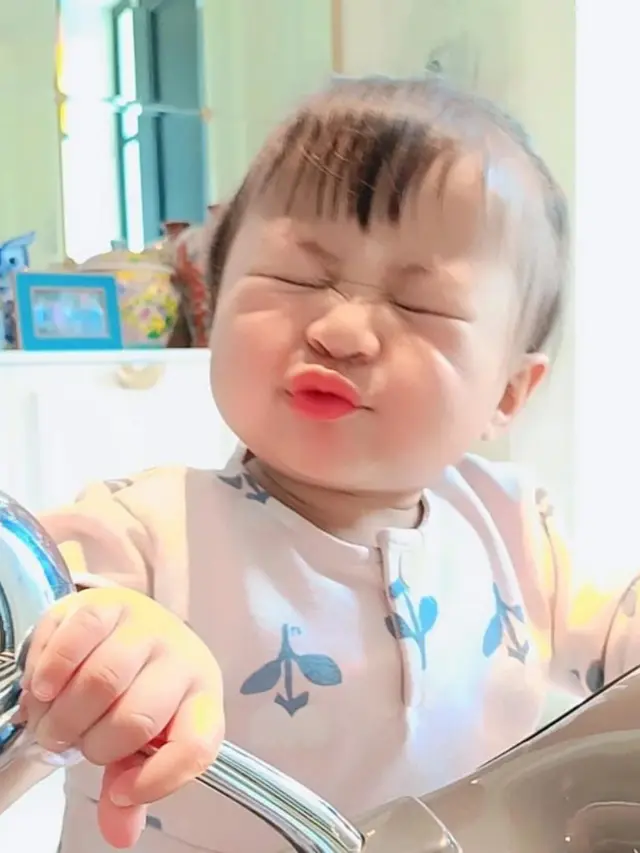 Momen menggemaskan lily. (credit:instagram.com/raffinagita1717)