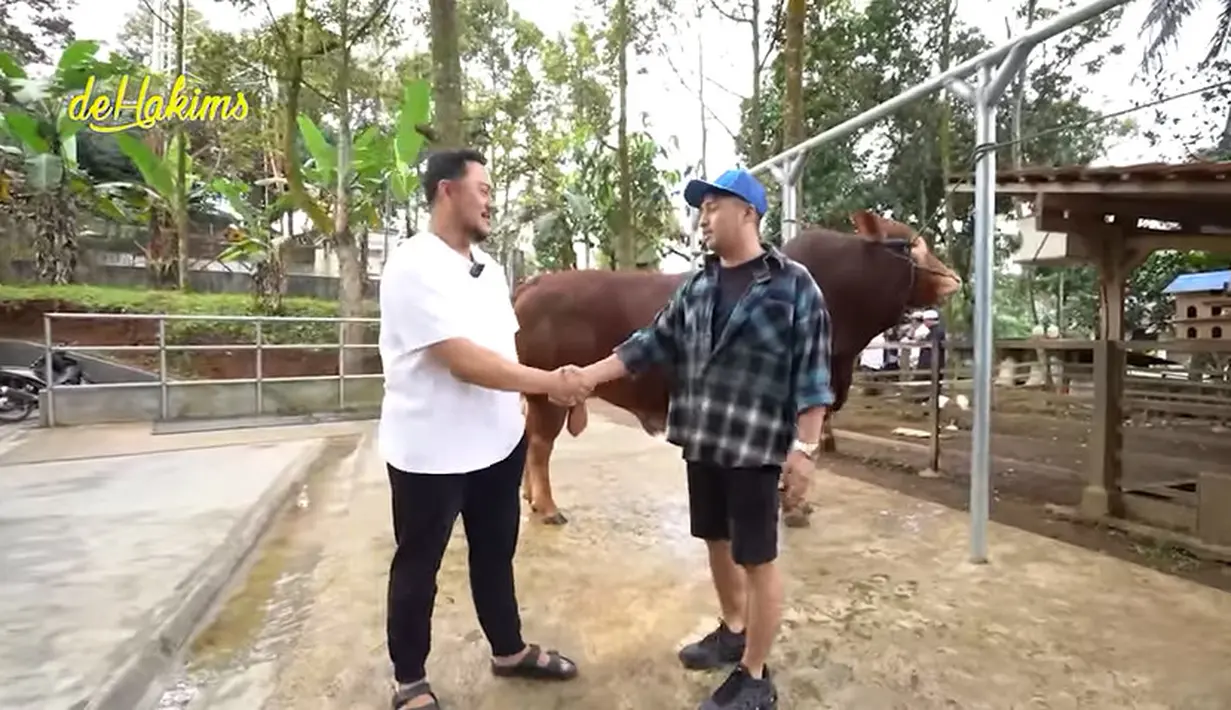 Setelah perbincangan, akhirnya Irfan Hakim membawa Golden di bawa pulang dan akan dikirim ke Bandung. Irfan bersalaman sebagai tanda sah memboyong Golden. [Youtube/deHakims channel]