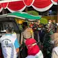 Forkompimda menyiapkan 29 ambulans untuk vaksinasi door to door di Jatim. (Dian Kurniawan/Liputan6.com)