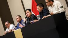 Ketua Umum PSSI, Erick Thohir (tengah) memberikan keterangan dalam konferensi pers terkait rencana baru perkembangan Timnas Indonesia yang berlangsung di Menara Danareksa, Kemayoran, Jakarta Pusat, Senin (06/01/2025). Dalam acara tersebut juga dihadiri oleh Manajer Timnas Indonesia Sumardji, Waketum PSSI Zainudin Amali, Sekjen PSSI Yunus Nusi, dan Exco Arya Sinulingga. (Bola.com/Bagaskara Lazuardi)