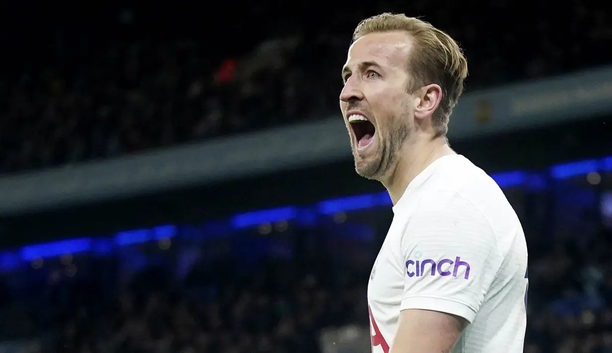 Harry Kane - Kapten Timnas Inggris ini merupakan salah satu striker tersubur di Premier League. Musim ini Kane telah mencetak 17 gol dari 34 pertandingan untuk Spurs. (AP/Jon Super)
