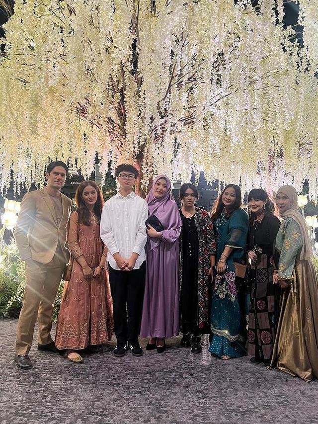 Potret anggun Angelina Sondakh (Sumber: Instagram/@angelinasondakh09)