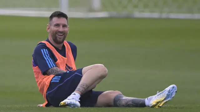 Foto: Momen Usil Rodrigo De Paul ke Lionel Messi saat Latihan Bersama Timnas Argentina