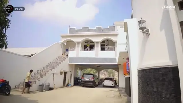 Kini Sukses Punya Hunian Bak Kastil di Tengah Kota, Begini Potret Rumah Andika Kangen Band Dulu