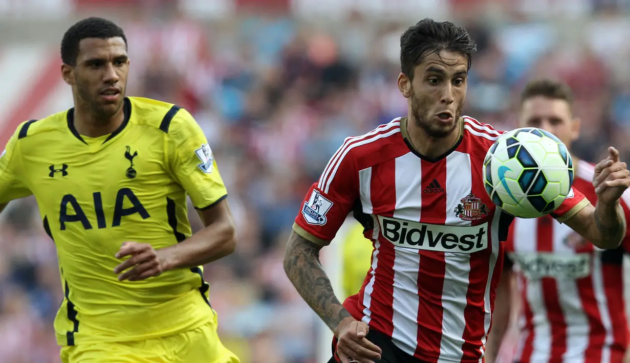 Ricky Alvarez. Didatangkan Sunderland dari Inter Milan pada awal musim 2014/2015 sebagai pinjaman dengan opsi permanen jika Sunderland lolos dari degradasi. Hanya tampil dalam 8 partai Premier League karena mengalami cedera dan kebugaran yang buruk. (AFP/Lindsey Parnaby)