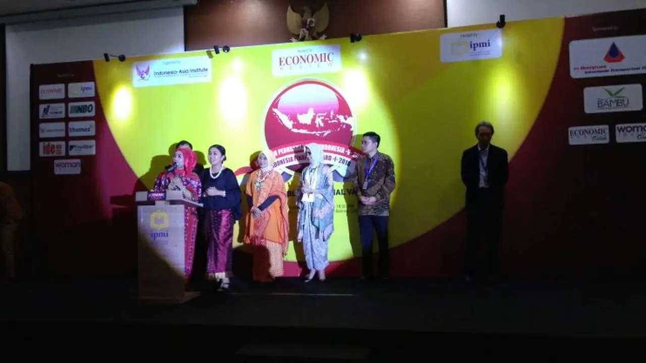 Ketua Penyelenggara IFA dan APTI Irlisa Rachmadiana dan anggota dewan juri. (Tommy Kurnia/Liputan6.com)
