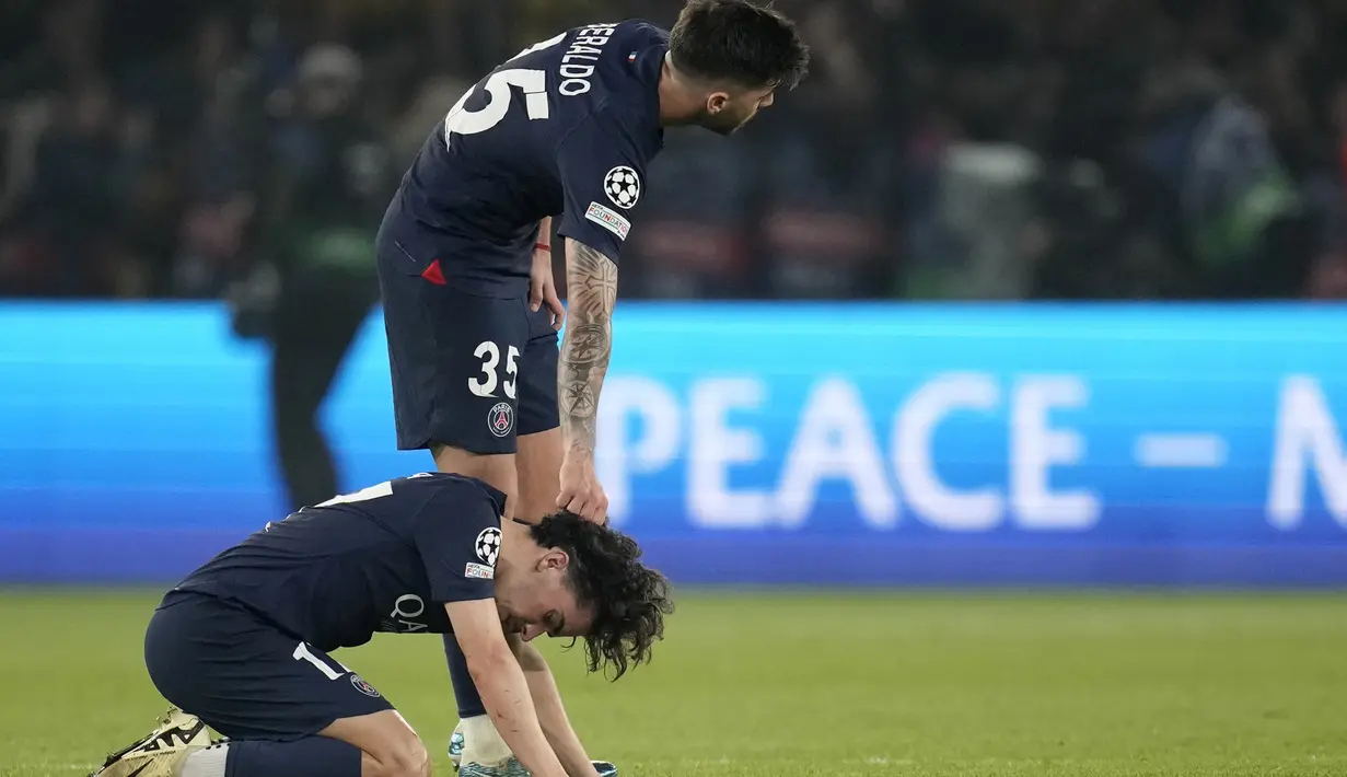 <p>Butuh kemenangan untuk mengejar ketinggalan agregat, PSG langsung tampil agresif sejak awal pertandingan. (AP Photo/Christophe Ena)</p>
