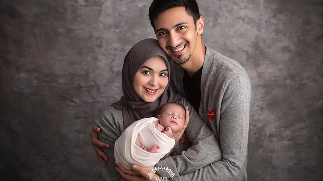 Jadi Ibu, Ini 6 Potret Terbaru Vebby Palwinta Bareng Razi Bawazier