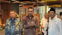 Menteri UMKM Maman Abdurrahman bertemu dengan Menteri Sosial Saifullah Yusuf (Gus Ipul) membahas Pemberdayaan, Data Tunggal Sosial Ekonomi Nasional (DTSEN), dan Sekolah Rakyat. (Tira/Liputan6.com)