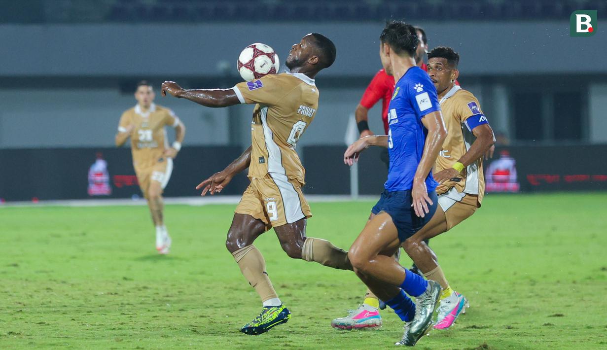 Mereka unggul selisih gol dari Phnom Penh yang ada di bawahnya. Sementara, Tainan City berada di peringkat ketiga dengan tiga poin. (Bola.com/M Iqbal Ichsan)