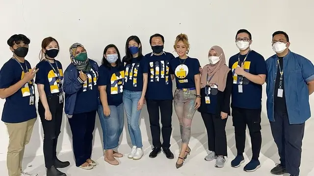 Inul Daratista (tengah)