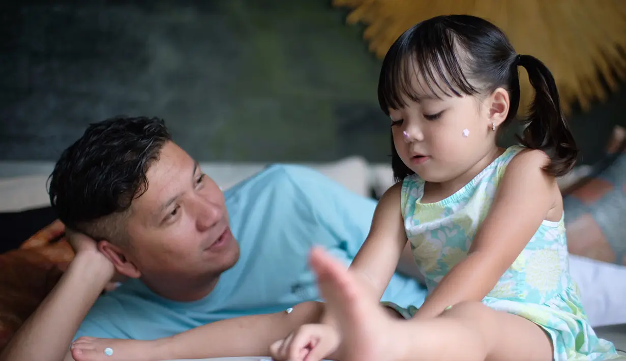 Gading Marten mempunyai buah hati yang diberi nama Gempita. Gading kerap mengunggah kebersamaannya dengan Gempi di akun Instagram pribadinya. (foto: instagram.com/gadiiing)