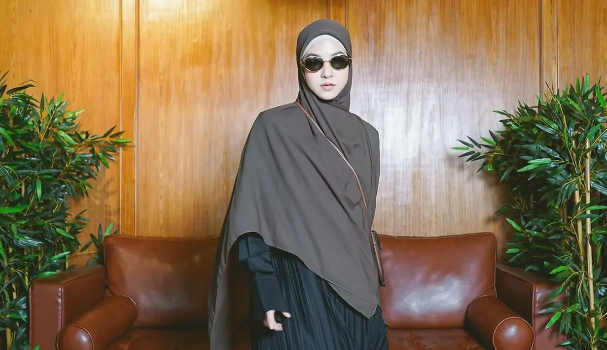 <p>Model hijab Natasha Rizki [Instagram/natasharizkynew]</p>