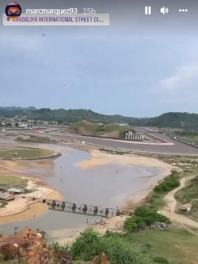 Marc Marquez Unjuk Keindahan Sirkuit Mandalika dari Atas Bukit