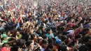 Di antara massa yang mengikuti kampanye terdapat gerombolan anak-anak yang tidak kalah antusias (Liputan6.com/Herman Zakharia)