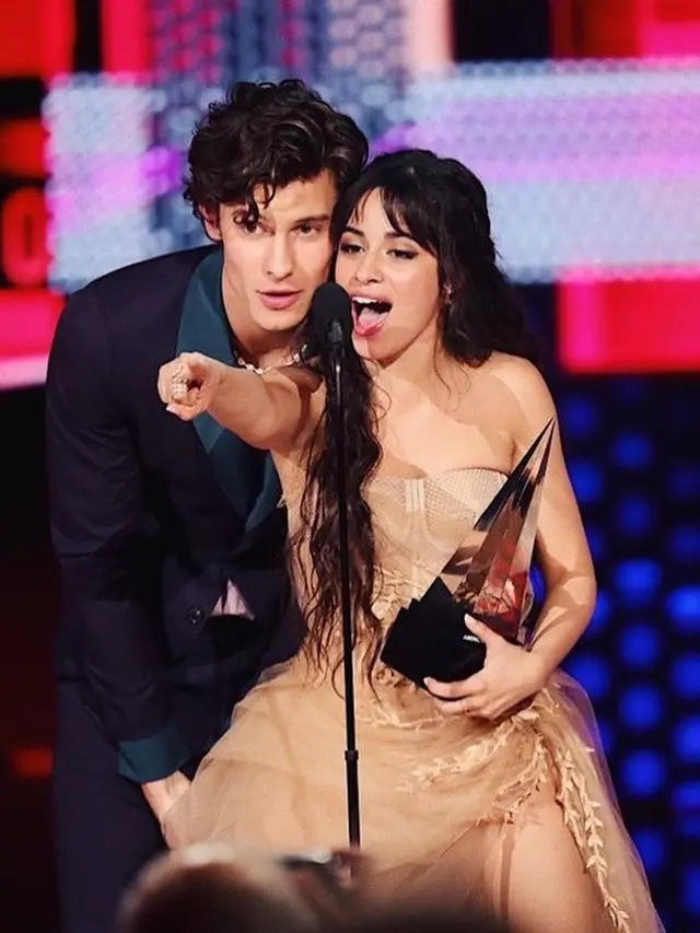 8 Momen Mesra Shawan Mendes dan Camila Cabello, Putus Usai 2 Tahun Lebih Pacaran