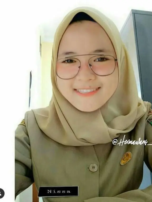 6 Editan Foto Jika Seleb Indonesia Jadi PNS Ini Bikin Ngakak