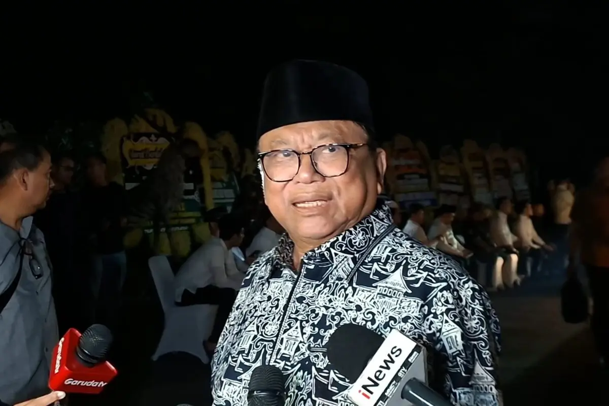 Ketua Umum DPP Partai Hanura Oesman Sapta Odang (Oso) takziah ke kediaman Ryamizard Ryacudu yang berlokasi di kawasan Cikeas, Bogor, Jawa Barat.