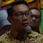 Gubernur Jawa Barat Ridwan Kamil menyambut baik rektor terpilih Unpad periode 2019-2024. (Liputan6.com/Huyogo Simbolon)