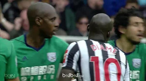 Darren Moore meneruskan magisnya semenjak menukangi West Brom dengan membawa tim yang saat ini berada di posisi juru kunci tersebu...